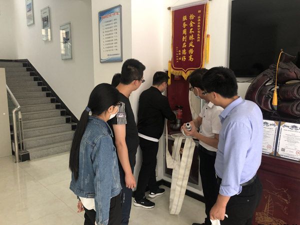 泓源新能源公司、出租車公司聯(lián)合開展消防安全演練(圖2)